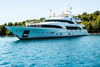 Luxury waterfront resort promenade and Intracoastal palms in Fort Lauderdale, Florida
